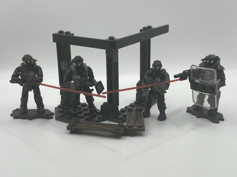 Call of Duty Mega Construx Night Ops Blackout Squad Foto 1 de 4