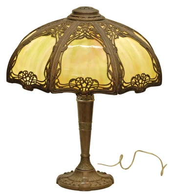 1920's EIGHT PANEL 18" DIA. ART DECO BENT SLAG GLASS METAL OVERLAY TABLE LAMP - Image 1 of 4