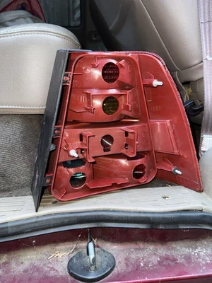 Левый задний фонарь в сборе для 1999-2003 Volkswagen Jetta 2001 2002 2000 TYC - Изображение 1 из 2