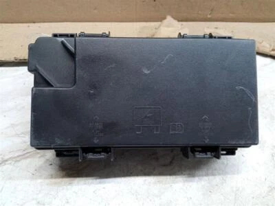 Used Integrated Power Module fits: 2013 Chrysler Town & country Multifunction to Foto 1 de 4