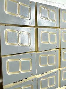 HDSP-3401 LED, Pantalla, Numérica, Siete Segmentos, 1 Carácter, ROJO, DIP, A Granel - Imagen 1 de 3