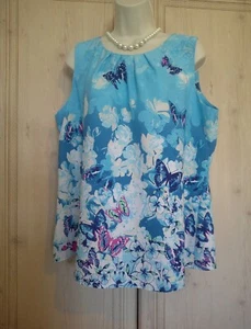 VERY PRETTY WALLIS TOP - Turquoise Floral with Butterfly Design - VGC - Size 18 - Picture 1 of 3