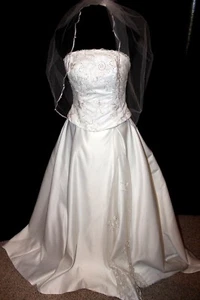$1000 Allure Bridals Ivory satin bead bridal gown wedding dress SZ 6 - 8 - Picture 1 of 12