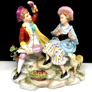 Vintage CAPODIMONTE Crown N Stamp Courting Couple Porcelain FIGURINE - Picture 1 of 10