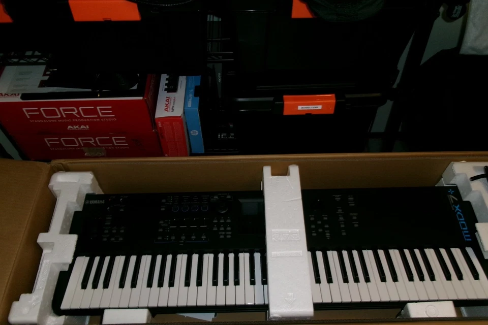 Yamaha MODX 7 PLUS, Synthesizer 76 key keyboard MODX7+, in box - Image 1 of 4