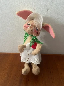 Vintage 1965 Mobilitee Annalee Country Strawberry Farm Girl Lady Bunny Rabbit - Bild 1 von 5
