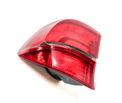 BMW X5 X5M (E70) 2011-2013 PASAJERO DERECHO TRASERO EXTERIOR LUZ FRENO Foto 1 de 4