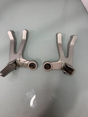 Suzuki TL 1000 S 1997 juegos traseros izquierda derecha clavija montaje Foto 1 de 4