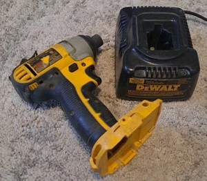 DeWalt DC825 18 Volt 1/4" Schlagschrauber / Ladegerät DW9116 GETESTET - Bild 1 von 7