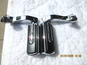 OEM Harley Davidson Ironside Footpegs & Chrome Passenger Footpeg Mount kit - Picture 1 of 10