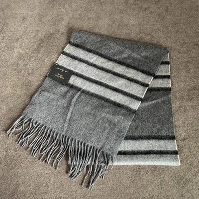 Bufanda Club Room para hombre 100 % cachemir gris a rayas con flecos precio de venta sugerido por el fabricante 120 USD Foto 1 de 3