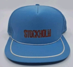 Vintage Stockholm Schweden Souvenir Trucker Mütze Kappe blau Netz Druckknopflasche Einheitsgröße - Bild 1 von 8