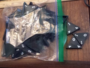 set 56 triangoli tessere del gioco Pressman TRI-OMINOS triominos - Foto 1 di 1