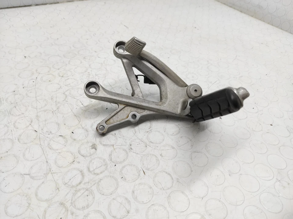 PEDANA ANTERIORE + PEDALE FRENO DESTRA  HONDA CBR 600 F 2004 - Imagen 1 de 4