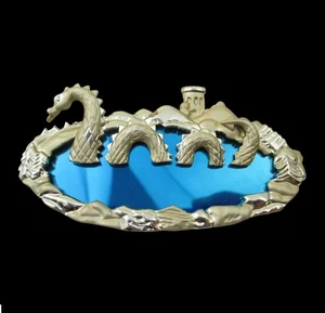 Vintage Gold Loch Ness Seeungeheuer Brosche blau Spiegel See Serpentin signiert AJC - Bild 1 von 4