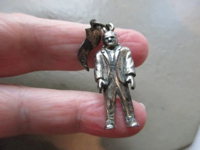 ANTIGUO COLGANTE ANTIGUO VINTAGE AÑOS 50 TONO PLATA MONSTRUO FRANKENSTEIN LLAVERO ENCANTO EE. UU. Foto 1 de 4