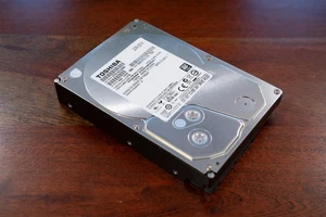 Toshiba 3.5-Inch 3TB 7200 RPM SATA3/SATA 6.0 GB/s 64MB Hard Drive DT01ACA300 - Picture 1 of 5