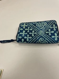 VERA BRADLEY BLUE BOHO Zip Around Wallet With Wrist Strap Euc Inside Pockets - Picture 1 of 10