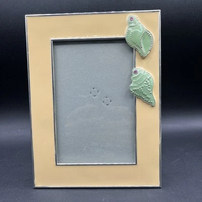 Elsa L. Inc 4 x 6 дюймов фоторамка дисплей желтая эмаль с зелеными морскими раковинами - Изображение 1 из 4