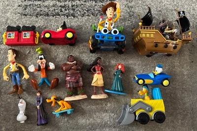 Lote Mixto de 14 Juguetes Disney. Moana, Plutón, Disney Pirate Mickey, Woody, Frozen, etc. Foto 1 de 4