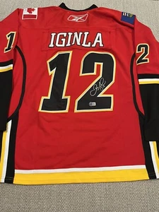 Camiseta deportiva de hockey firmada autografiada por Beckett Coa Jarome Originla Calgary Flames - Imagen 1 de 2