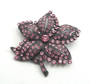 Vintage Blume Anstecknadel Brosche funkelnd rosa Strass & dunkles Metall 2 -1/4" breit - Bild 1 von 9