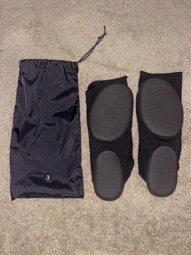 YZY PODS (Yeezy Pods) Taglia 3 (US 11 13) Nero YZYPODBLK Nuovissimo in mano