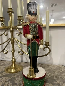 Katherine's Collection Toyland Soldat Nussknacker mit Etikett ersetzt Schild mit Schnupftabak - Bild 1 von 14