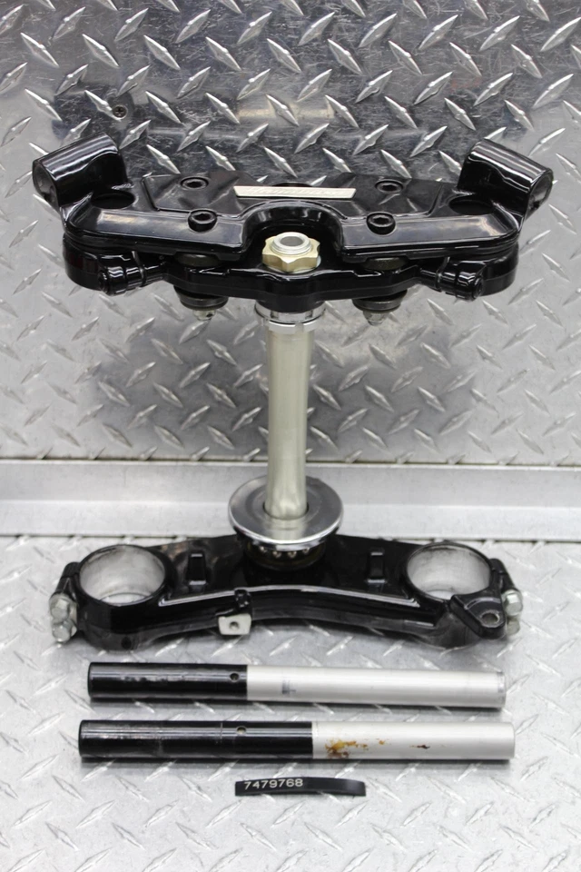 Suzuki Hayabusa GSX1300R 2003 horquilla delantera abrazadera superior inferior triple árbol  Foto 1 de 4