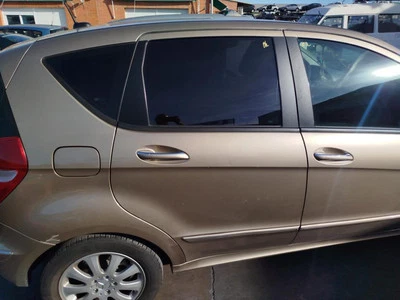 Puerta Trasera Derecha para MERCEDES-BENZ CLASE A (BM 169) 2005 550439 - Imagen 1 de 4