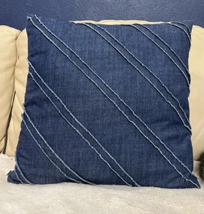 Almohada de mezclilla grande cuadrada 17x17 de Woolrich - Imagen 1 de 5