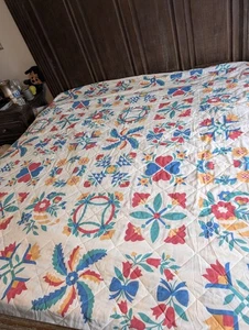 Multicolored Bedspread with flowers and tulips 85"x88" - Picture 1 of 7