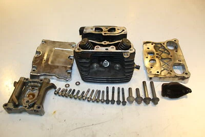 2003 Harley-Davidson Electra Glide FLHTCUI Engine Front Cylinder Head Valves Foto 1 de 4