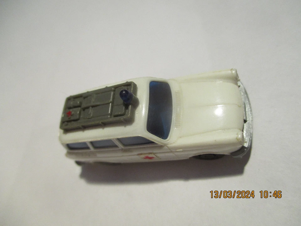 RE-WIKING - VW VARIANT DRK - RUNDE HAUBE MIT GLATTE STOSSSTANGEN!!! - Immagine 1 di 4