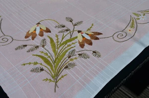 Handarbeit Tischdecke 160x 85 mit Blumenbuketts bestickt Leinen - Bild 1 von 4