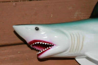 Decoración de bar Tiki de boda con tema océano, 28" MONSTRUO tiburón colgante de pared, 3D, Foto 1 de 4