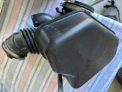 Резонаторный воздуховод для воздухозаборника 2007-2010 Ford Edge от оригинального производителя VP7T4U9F764AB - Изображение 1 из 4