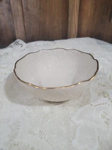 Lenox Leaf/Feather Design Porcelain Candy/Nut Dish Bowl Ivory Gold Christmas - Picture 1 of 8