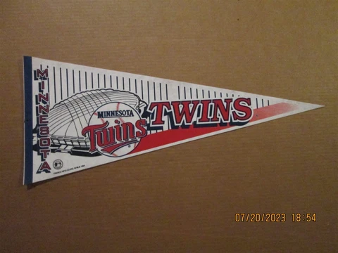 MLB Minnesota Twins Vintage Circa 1994 Team Logo Dome Baseball Pennant Cover