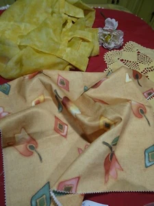 lot 3piéces assorties rideau a patte jaune ,napperon ++ tissus - Picture 1 of 5