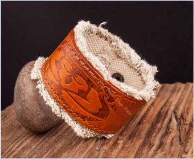 DS23 Mens Charm Celtic Destressed Retro Leather Wristband Bracelet Cuff - Image 1 of 4