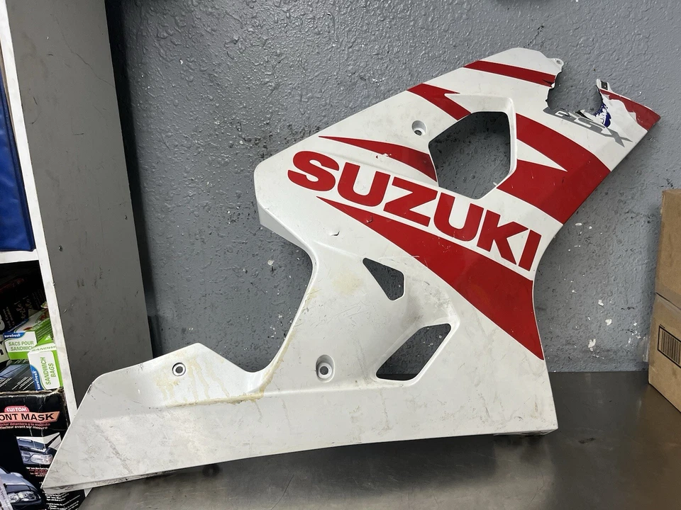 2004-2005 SUZUKI GSXR 600 GSXR 750 OEM RIGHT SIDE FAIRING DAMAGE - Изображение 1 из 4