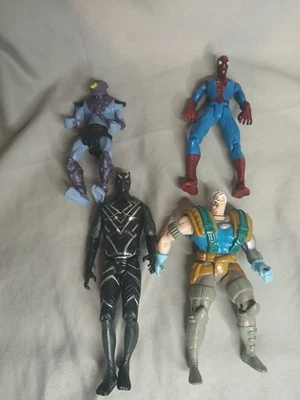 Lote de figuras aleatorias Spiderman, Cable, Pantera Negra, Skeletor leer Foto 1 de 4