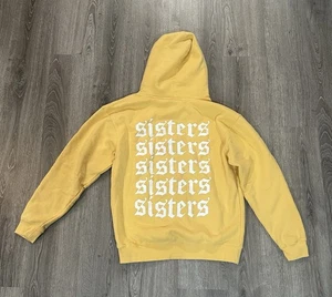 Sisters’ gelber Hoodie mit Print Gr. Medium (M) - Bild 1 von 6