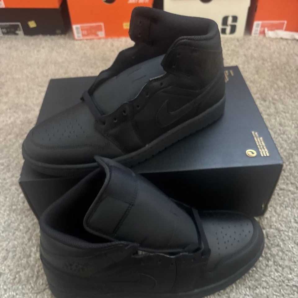 Air Jordan 1 Mid Triple Negro 554724-093 Hombre Talla 10 Foto 1 de 4