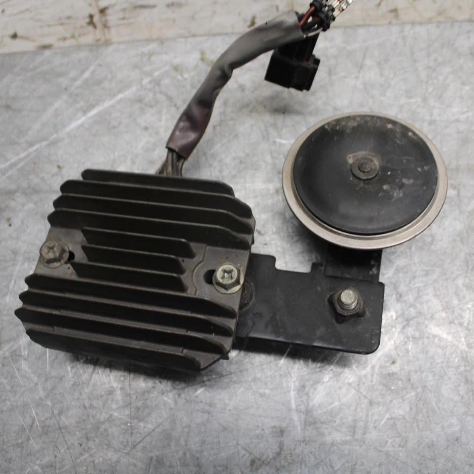 Regulador de tensão retificador Suzuki GSXR600 2007 32800-21H00 BB540 - Imagem 1 de 4