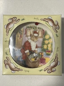 Christmas 1990 Bunnykins Royal Doulton Porcelain Ornament - Picture 1 of 3