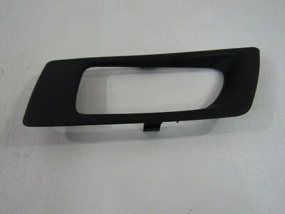 Subaru Outback 2010-2014 lado del conductor trasero izquierdo manija de puerta interior bisel moldura Foto 1 de 4