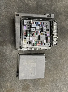 16 Cassetta di sicurezza Chevrolet Camaro 6 SS fusibili box ecu bcm centralina 84044723 - Foto 1 di 18