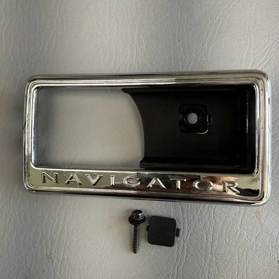 2007-2014 Lincoln Navigator Inside Left Driver Side Door Handle Trim Bezel - Image 1 of 4